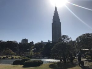 新宿駅近くの庭園